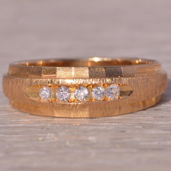 Vintage 1980's Natural Diamond Band in Yellow Gold